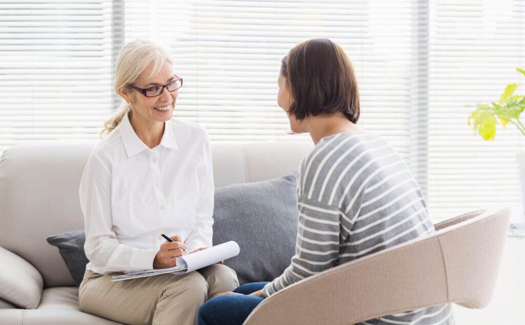 Personalized support session during Philadelphia heroin addiction treatment.